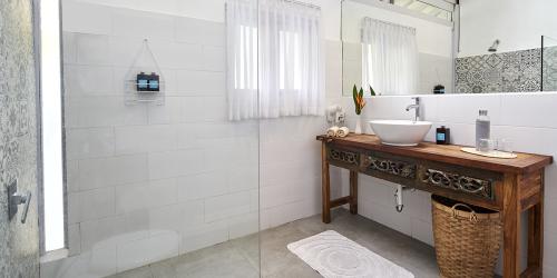 bamboo-resized_0010_master_bath