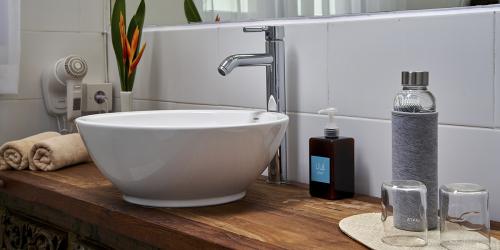 bamboo-resized_0012_master_bath_4