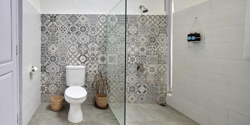 bamboo-resized_0013_master_bath_3