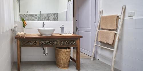 bamboo-resized_0014_master_bath_2