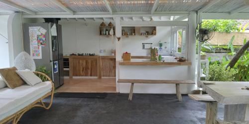 bamboo-resized_0024_kitchen_and_patio